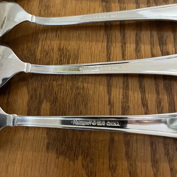 Pfaltzgraff 18/0 Stainless Silverware - CAPRI FROST - Flatware 24 Piece Set - Picture 10 of 10